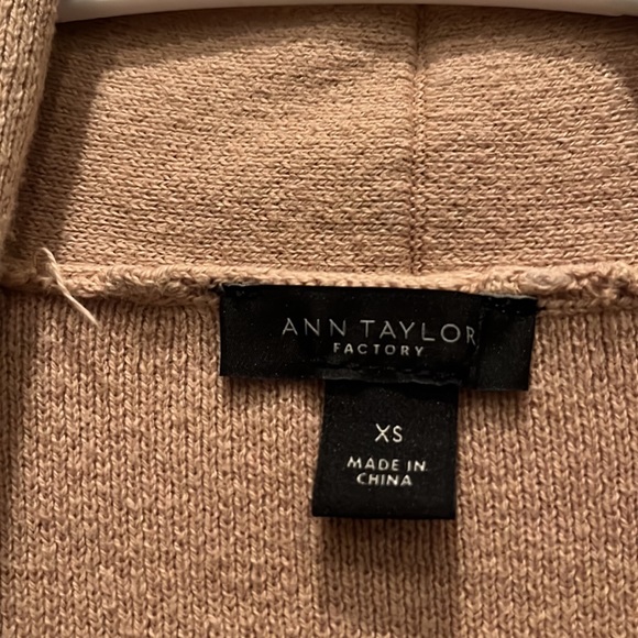 An open front lends endless styling options to this women's cardigan - Picture 3 of 3